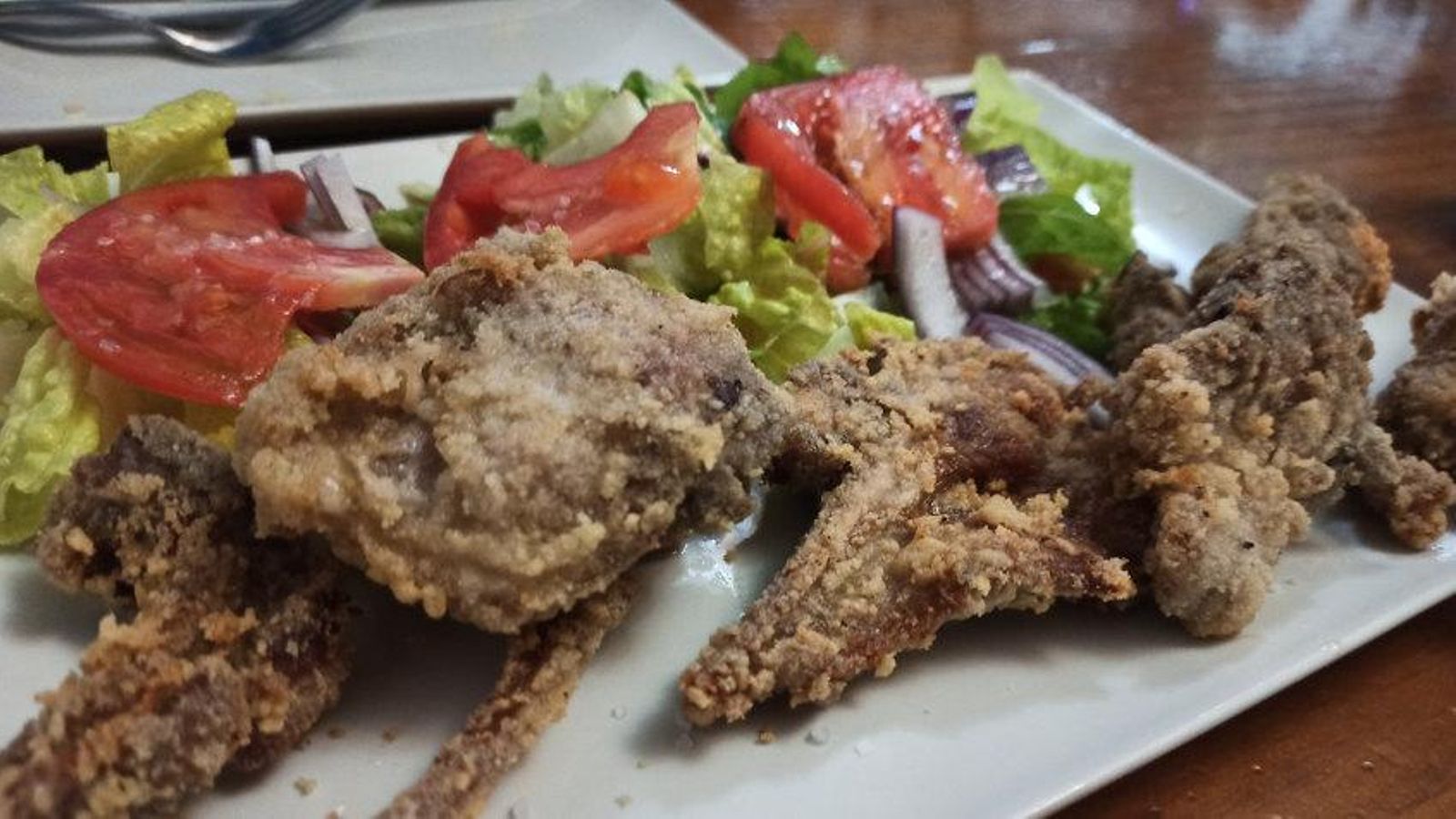 Las chuletitas de chivo empanado, uno de los platos estrella del mesón Iptuci.
