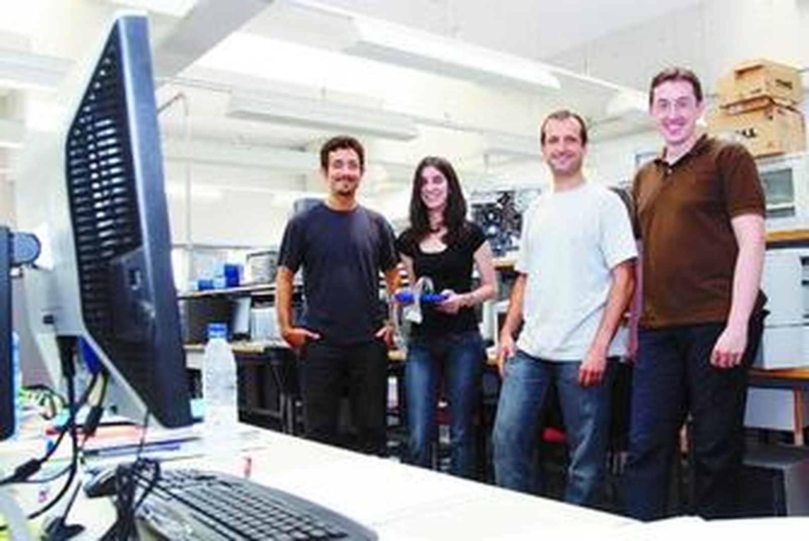 La UMA investiga fórmulas para usar un solo cable en los coches