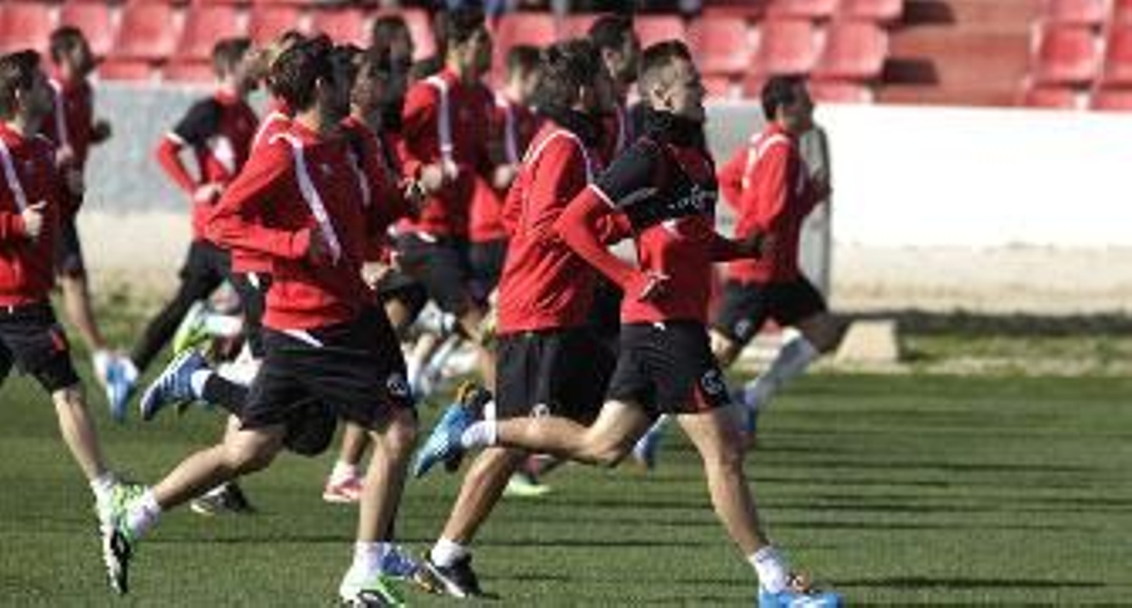 Cheryshev, cerca de reaparecer, encabeza un grupo en una sesión. / Antonio Pizarro