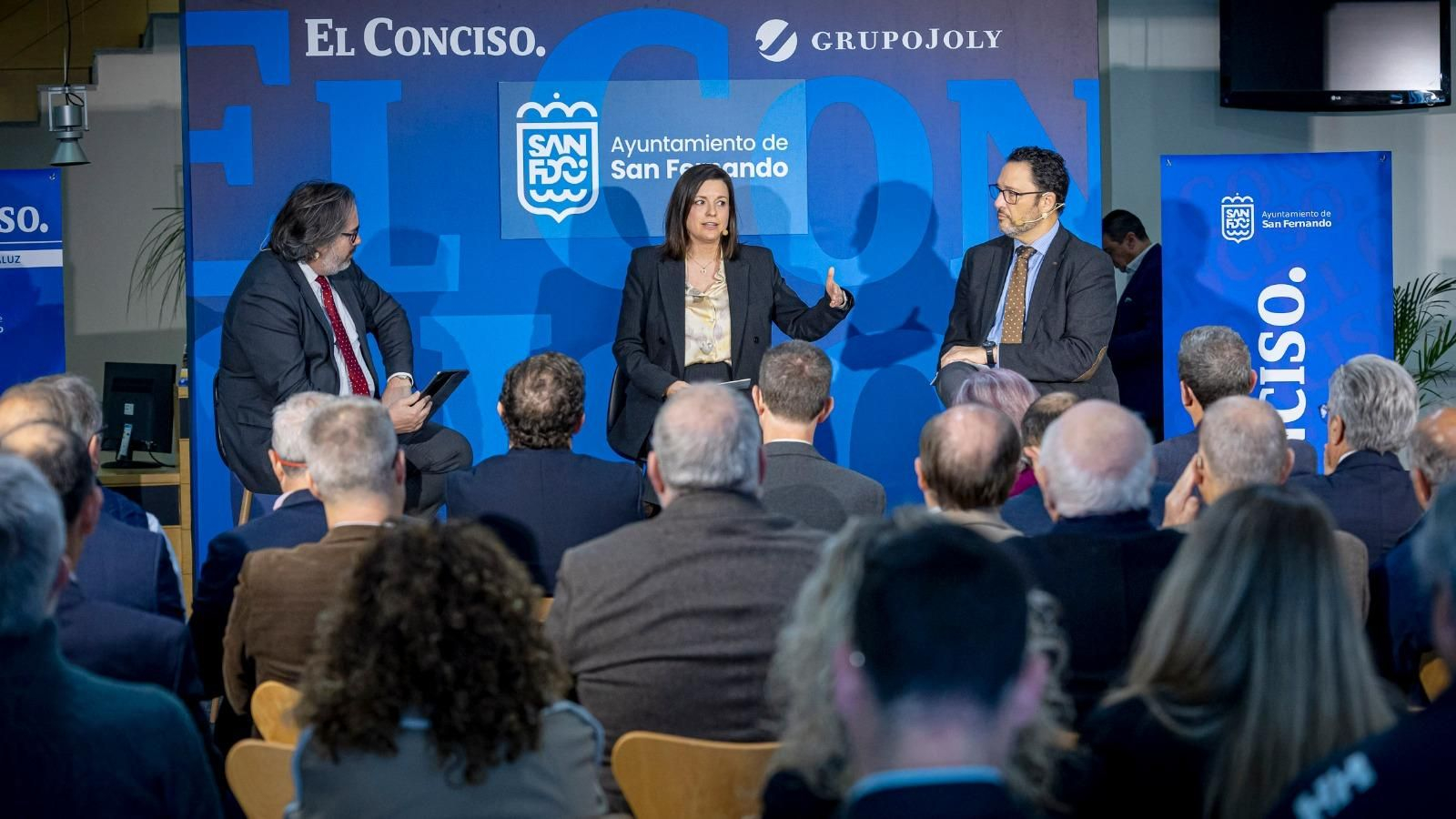 Presentación en San Fernando de 'El Conciso', con la presencia de la alcaldesa, Patricia Cavada, y el presidente de la CEC, José Andrés Santos.