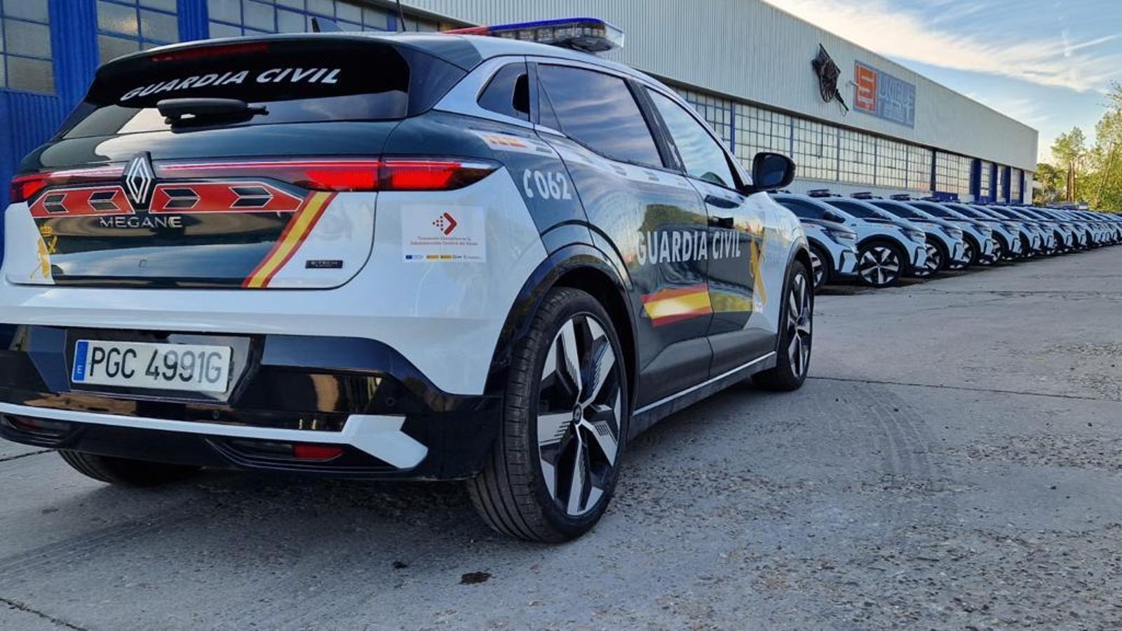 A lo largo de este año la Guardia Civil ha recibido casi 700 nuevos vehículos, entre turismos y motocicletas. A lo largo de este año la Guardia Civil ha recibido casi 700 nuevos vehículos, entre turismos y motocicletas.