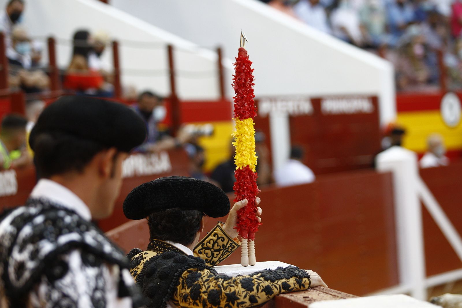 Fotogalería corrida de toros. Cayetano Rivera, Paco Ureña y Roca Rey. Roquetas de Mar.