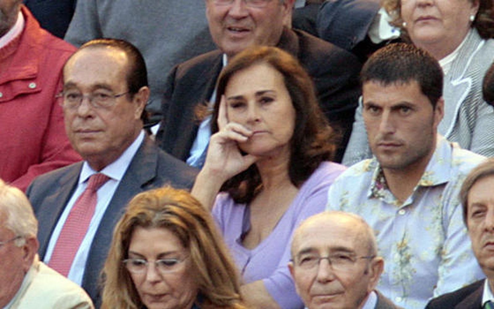 Curro Romero, con su esposa Carmen Tello y el futbolista Diego Tristán. 

Foto: Victoria Ramírez