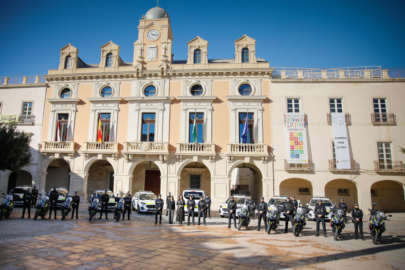 Presentación vehículos y motos policía local en imágenes
