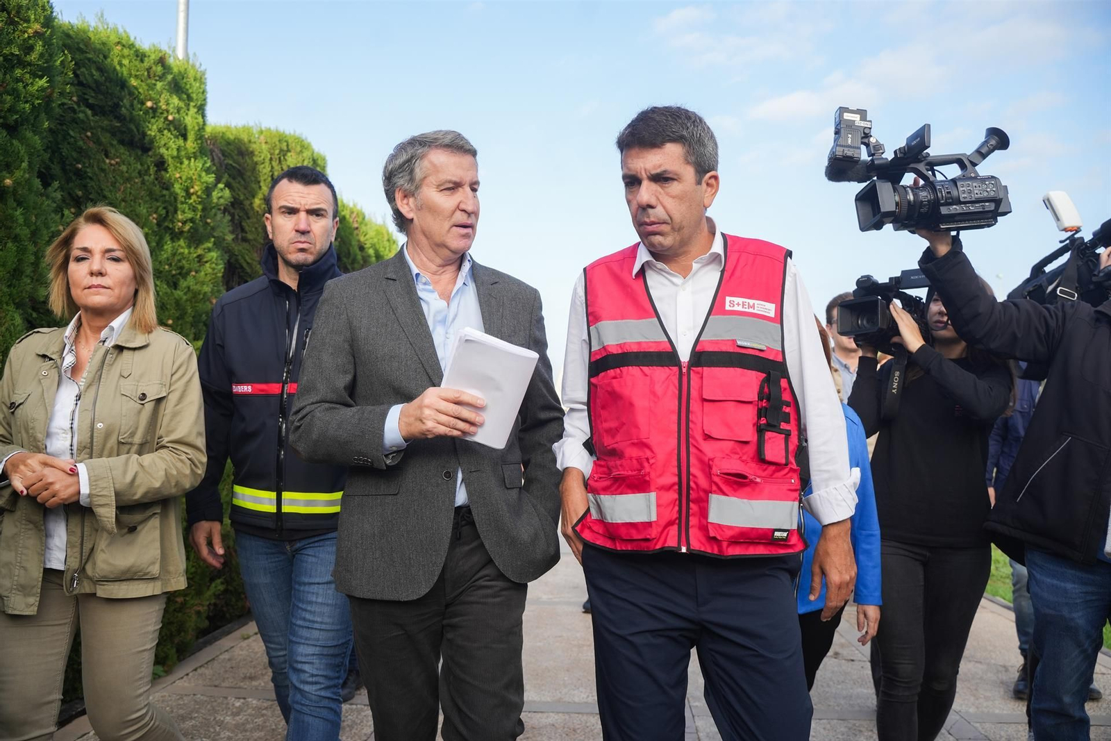 Alberto Núñez Feijóo y Carlos Mazón visitan el Centro de Coordinación de Emergencias de la Comunitat Valenciana Alberto Núñez Feijóo y Carlos Mazón visitan el Centro de Coordinación de Emergencias de la Comunitat Valenciana