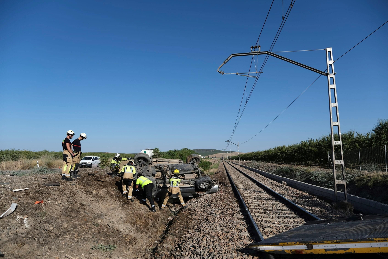 El accidente entre un tren y un coche en Alcolea, en imágenes El accidente entre un tren y un coche en Alcolea, en imágenes