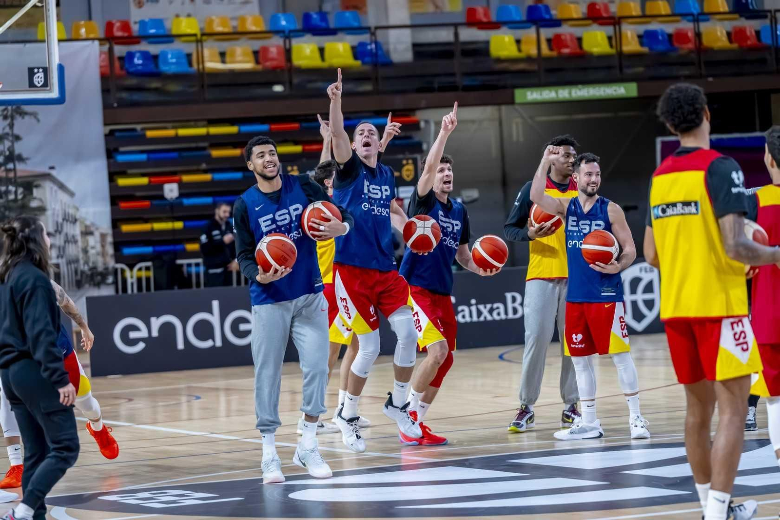 Alberto Díaz, Francis Alonso y Paco Aurioles, en la primera España de Chus Mateo