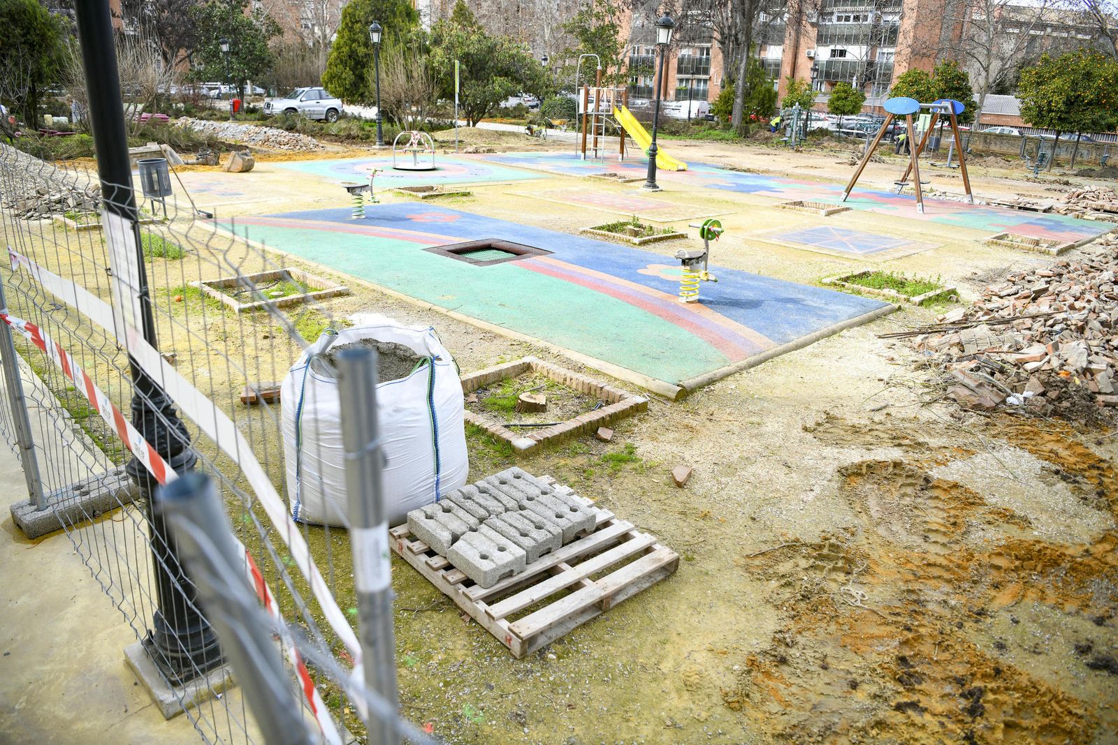 Fotos: así ha quedado la Plaza Escultor López Burgos tras otra poda en Granada