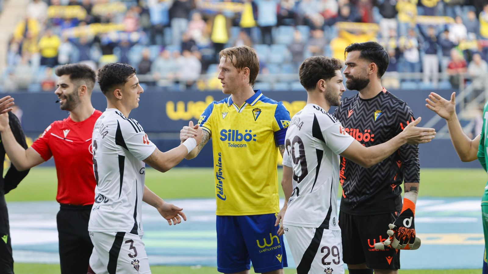 Búscate entre las fotos del partido de fútbol Cádiz CF - Albacete Balompié