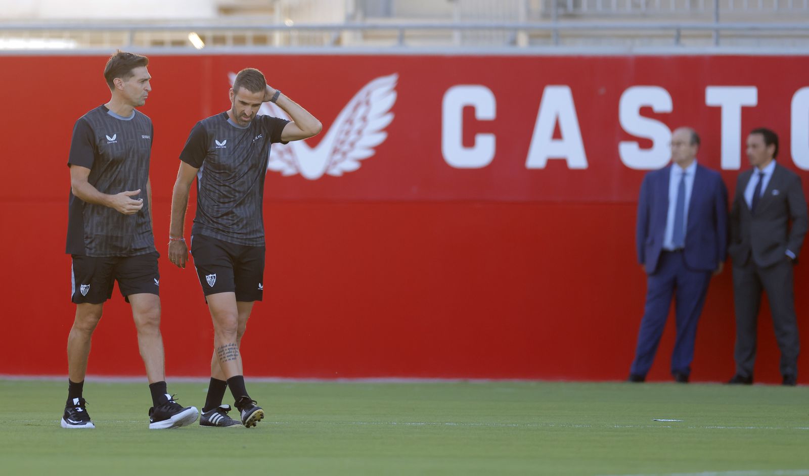 Las fotos del primer entrenamiento de Diego Alonso como entrenador del Sevilla FC