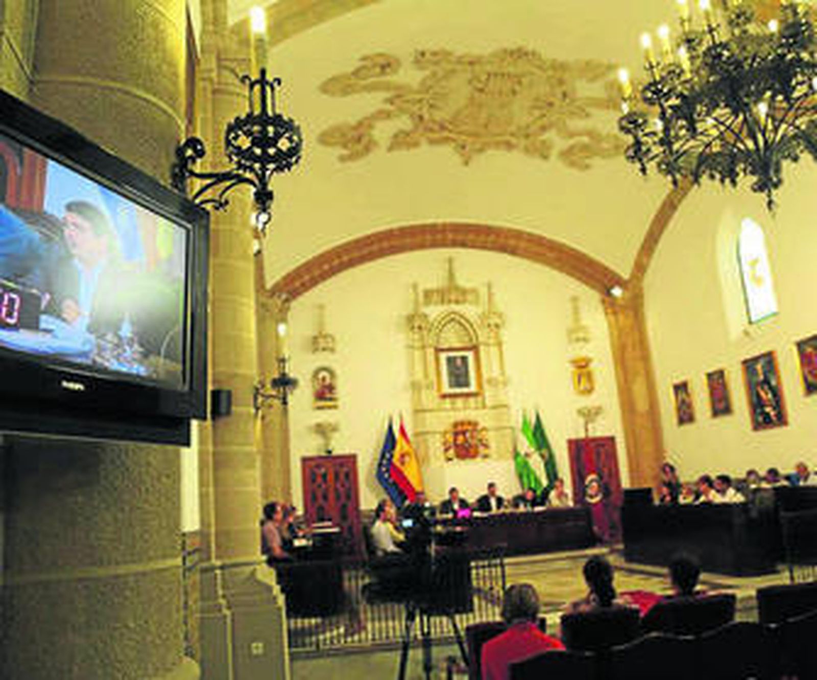 Un instante de la sesión extraordinaria que celebró ayer el Pleno del Ayuntamiento de Rota para tratar este asunto.