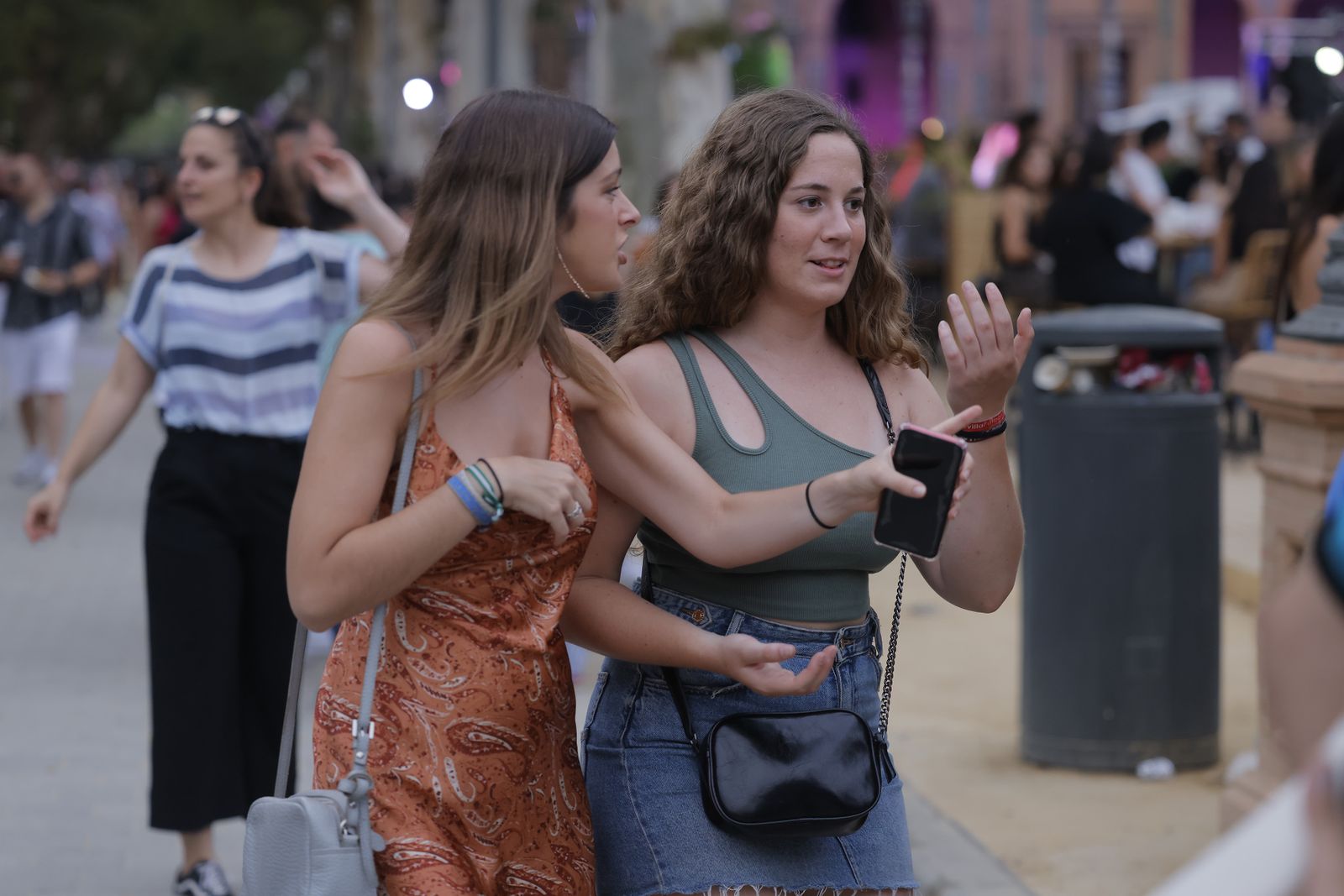 Búscate en las fotos del concierto de Bizarrap