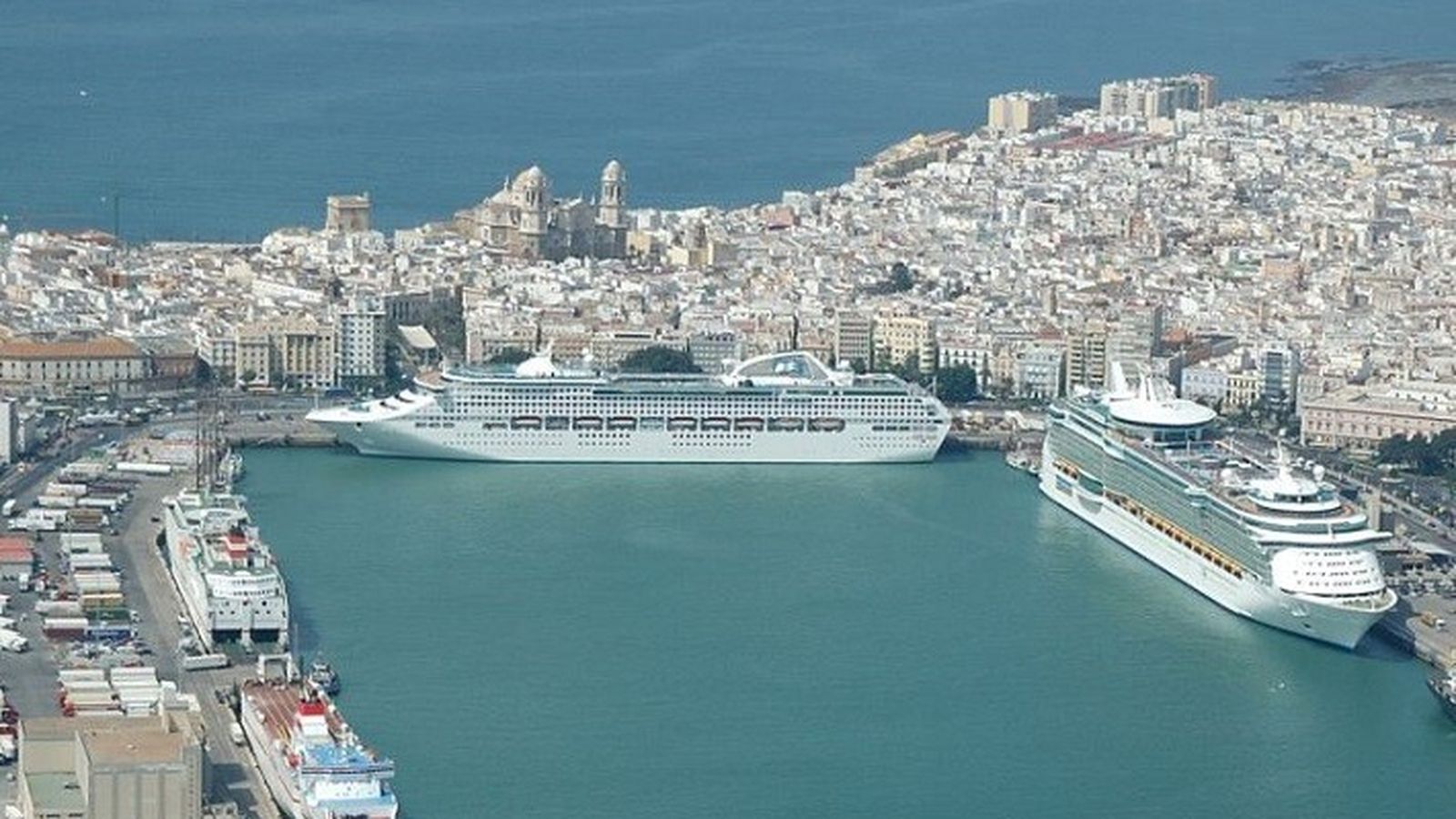 El coronavirus ha dejado muy tocado al sector de los cruceros y en consecuencia a puertos como el de Cádiz