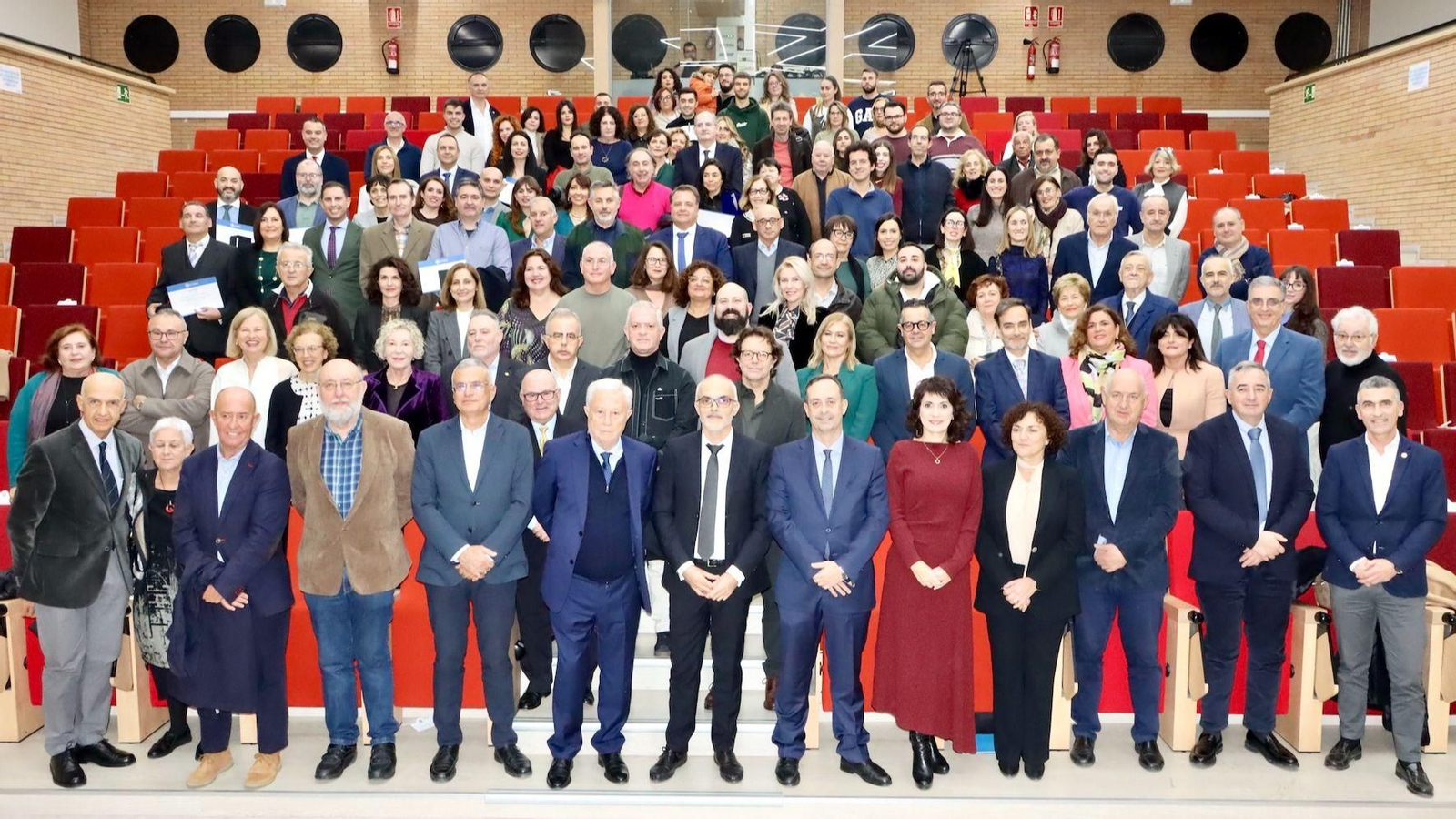 Foto de familia del acto