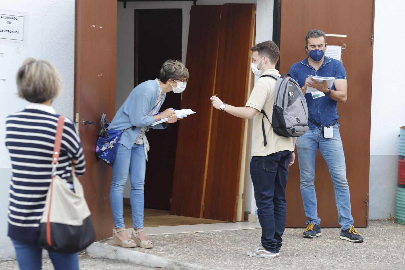 Imágenes del arranque de las oposiciones de secundaria en Huelva