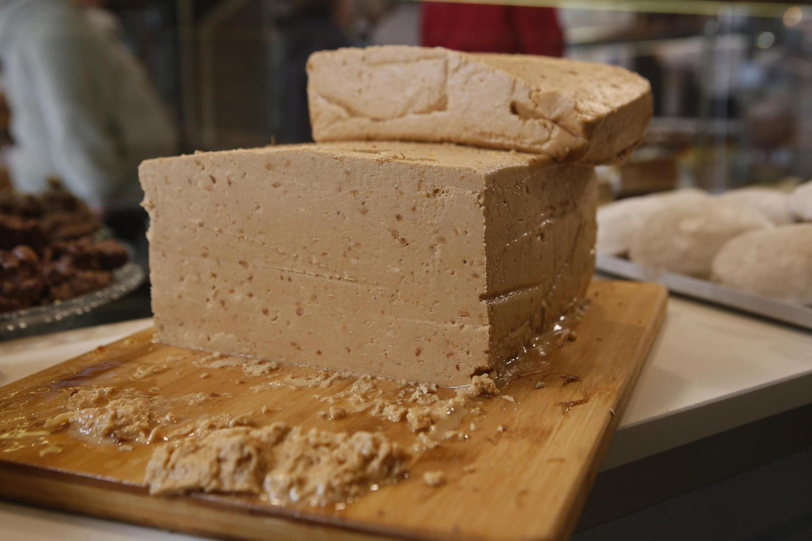 Turrón de almendra de la pastelería La Tarifeña.