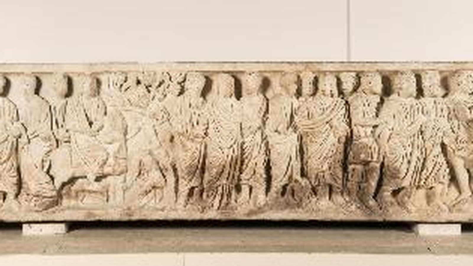 Fotografía del sarcófago de Berja que se trasladó al Museo Arqueológico Nacional años antes de la Guerra.