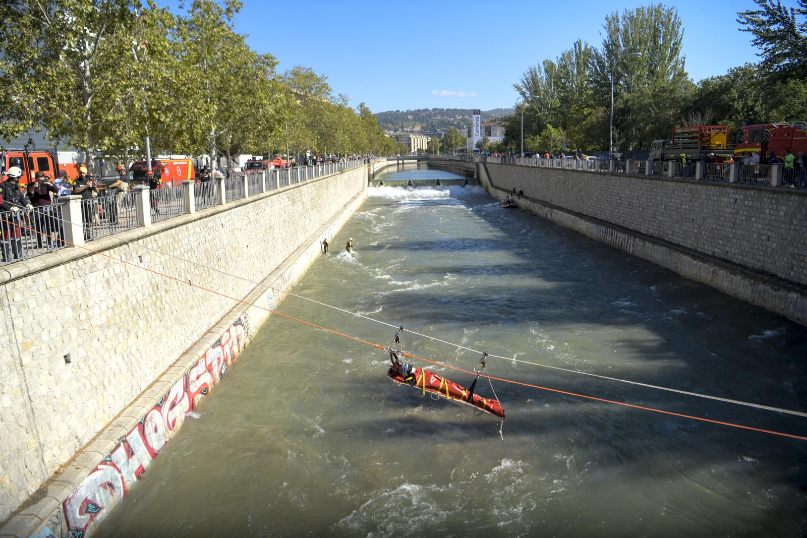 Así ha sido el simulacro de rescate en el río Genil de Granada