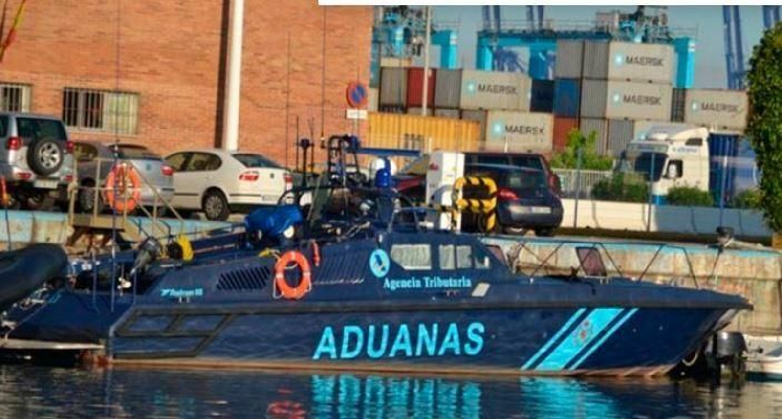 Lancha del servicio aduanero.