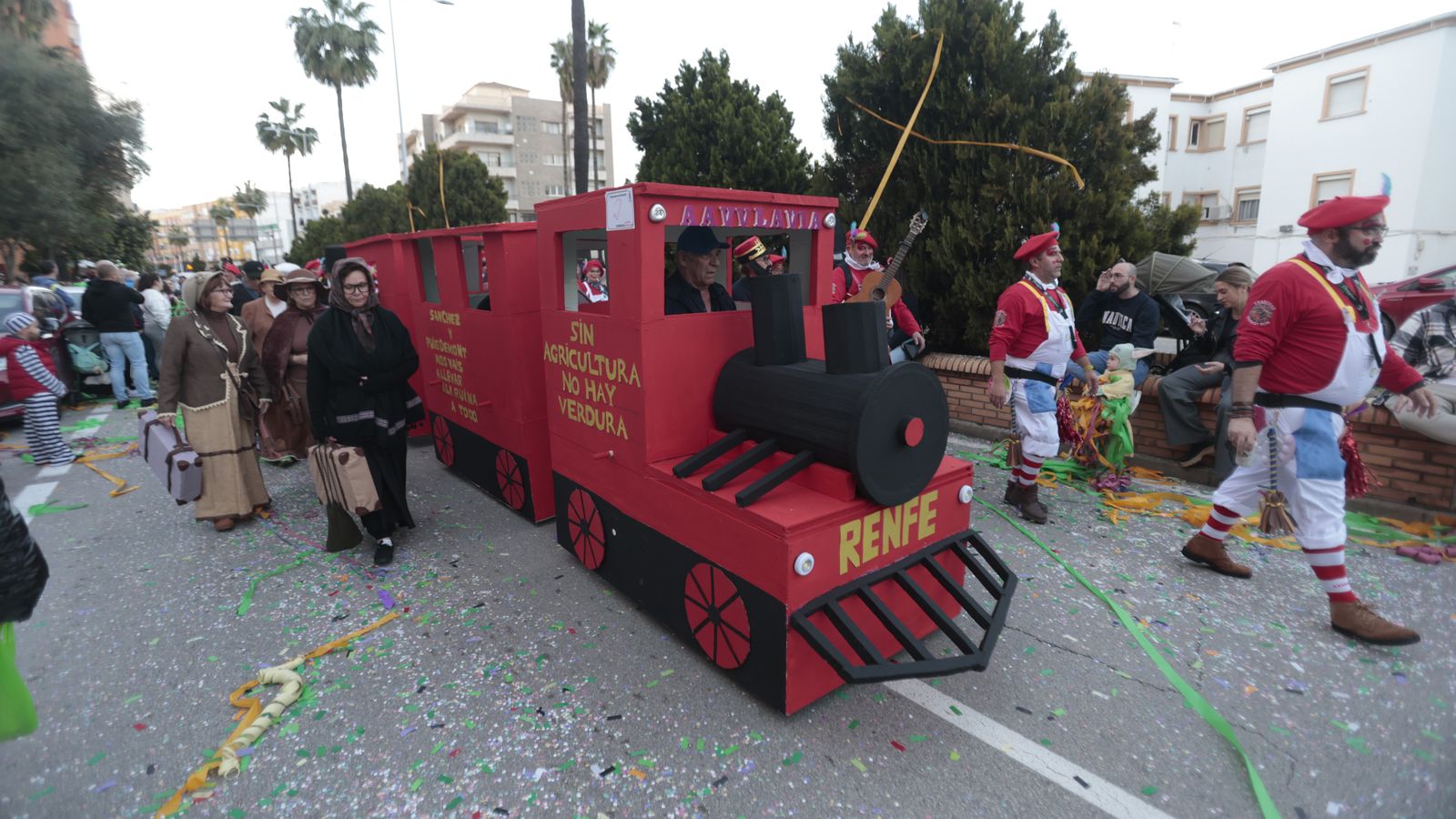 Búscate en las fotos de la cabalgata del Carnaval de Algeciras