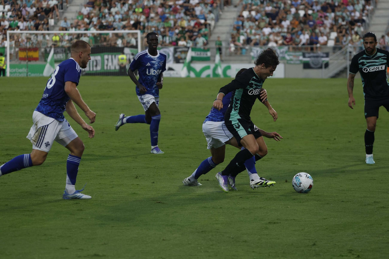 Las fotos del Betis-Como disputado en el Ciudad de La Línea (2-3)