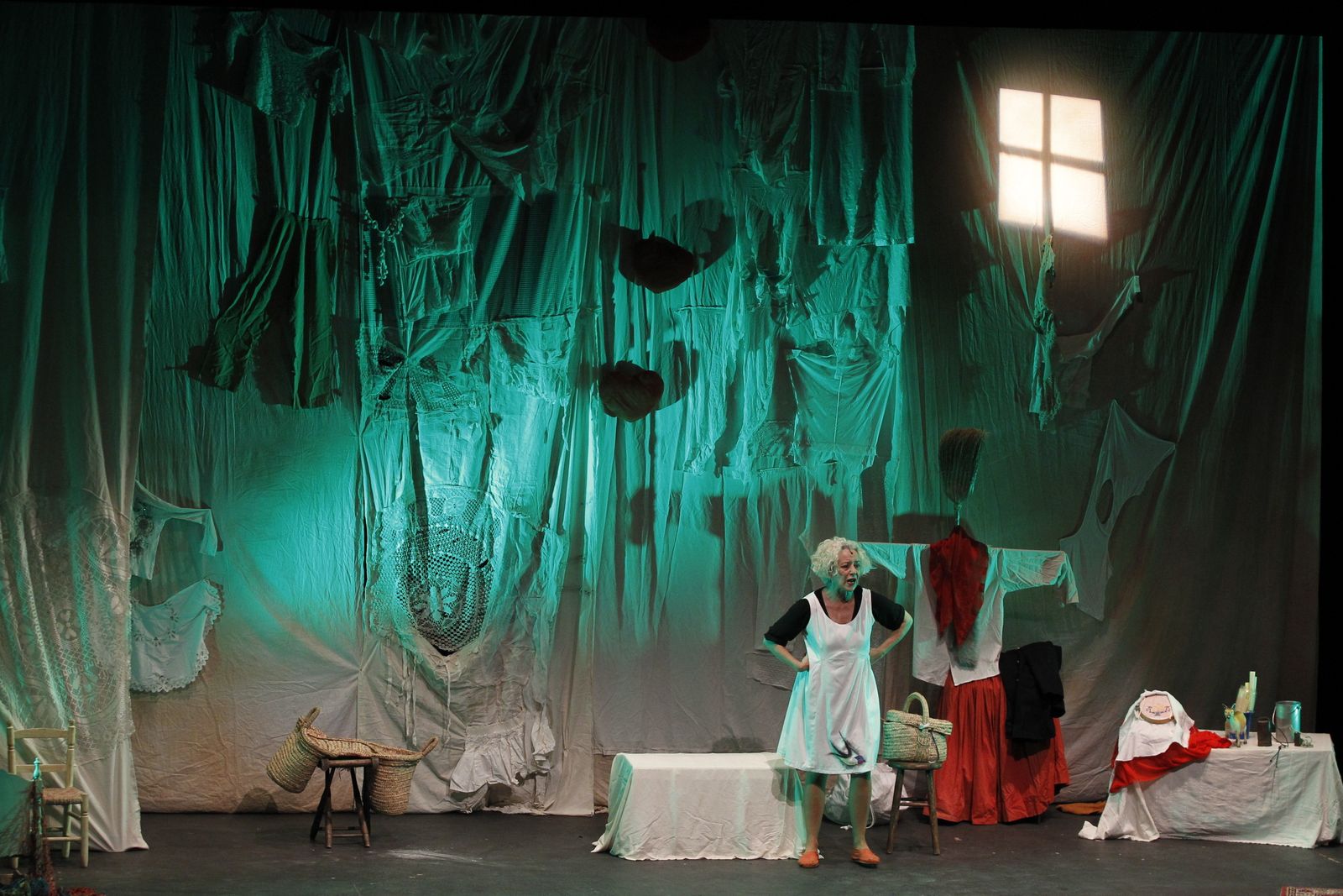 Fotogalería Festival Teatro El Ejido. Obra "El Desván de los Hermanos Grim"