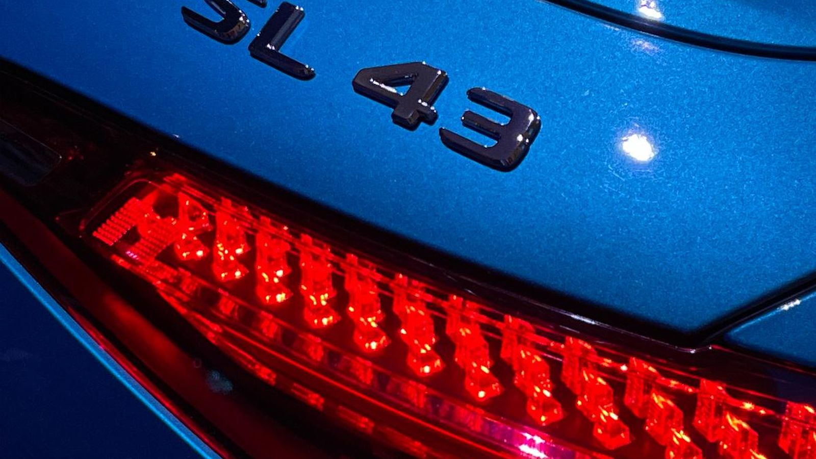 La nueva referencia básica del Mercedes-AMG SL es ésta 43 con motor de cuatro cilindros.