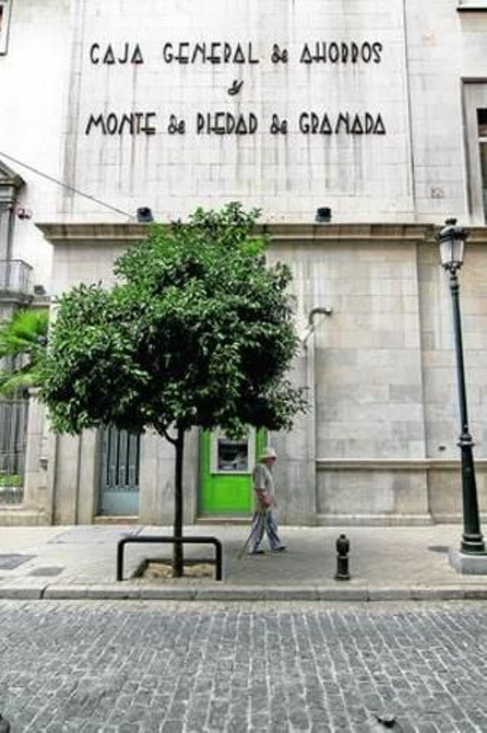 El Monte de Piedad de CajaGranada se fundó en 1.740.