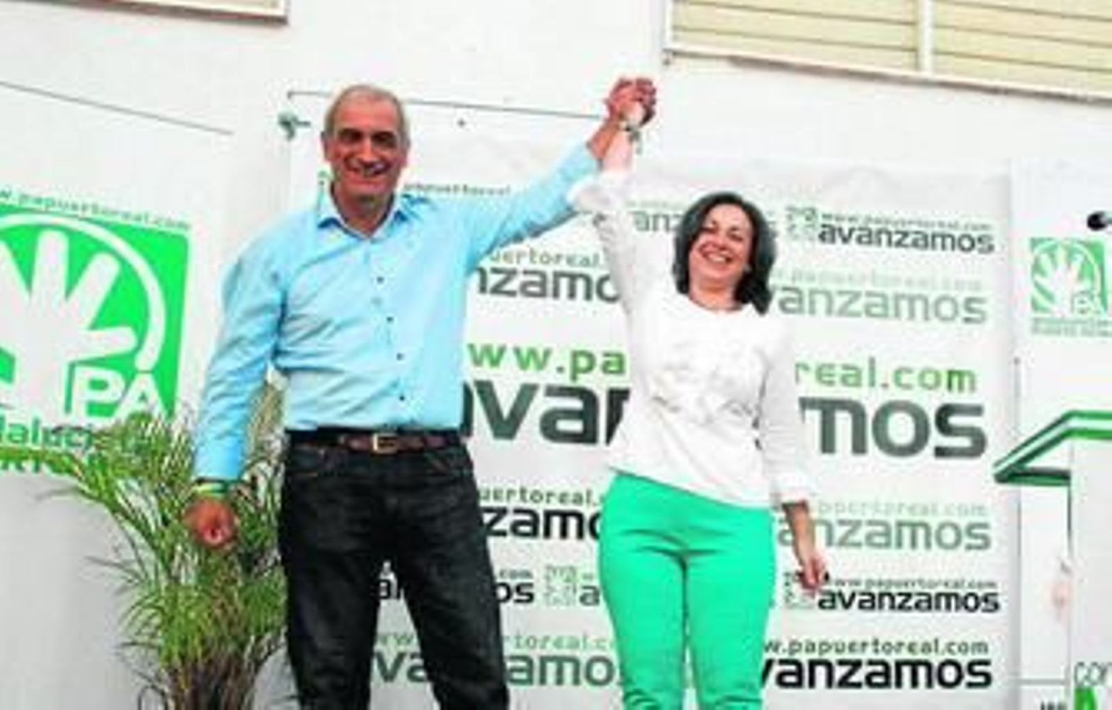 El secretario general andalucista, Antonio Jesús Ruiz, con la que será su diputada provincial, Maribel Peinado.