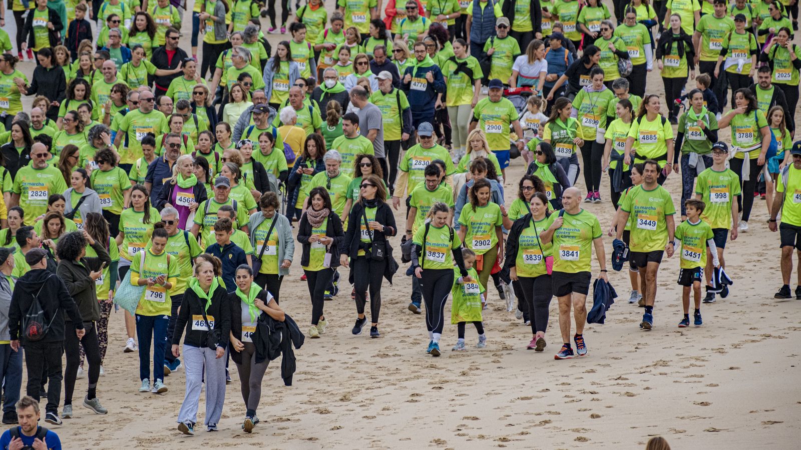 Búscate entre las fotos de la X carrera Cádiz en marcha contra el cáncer