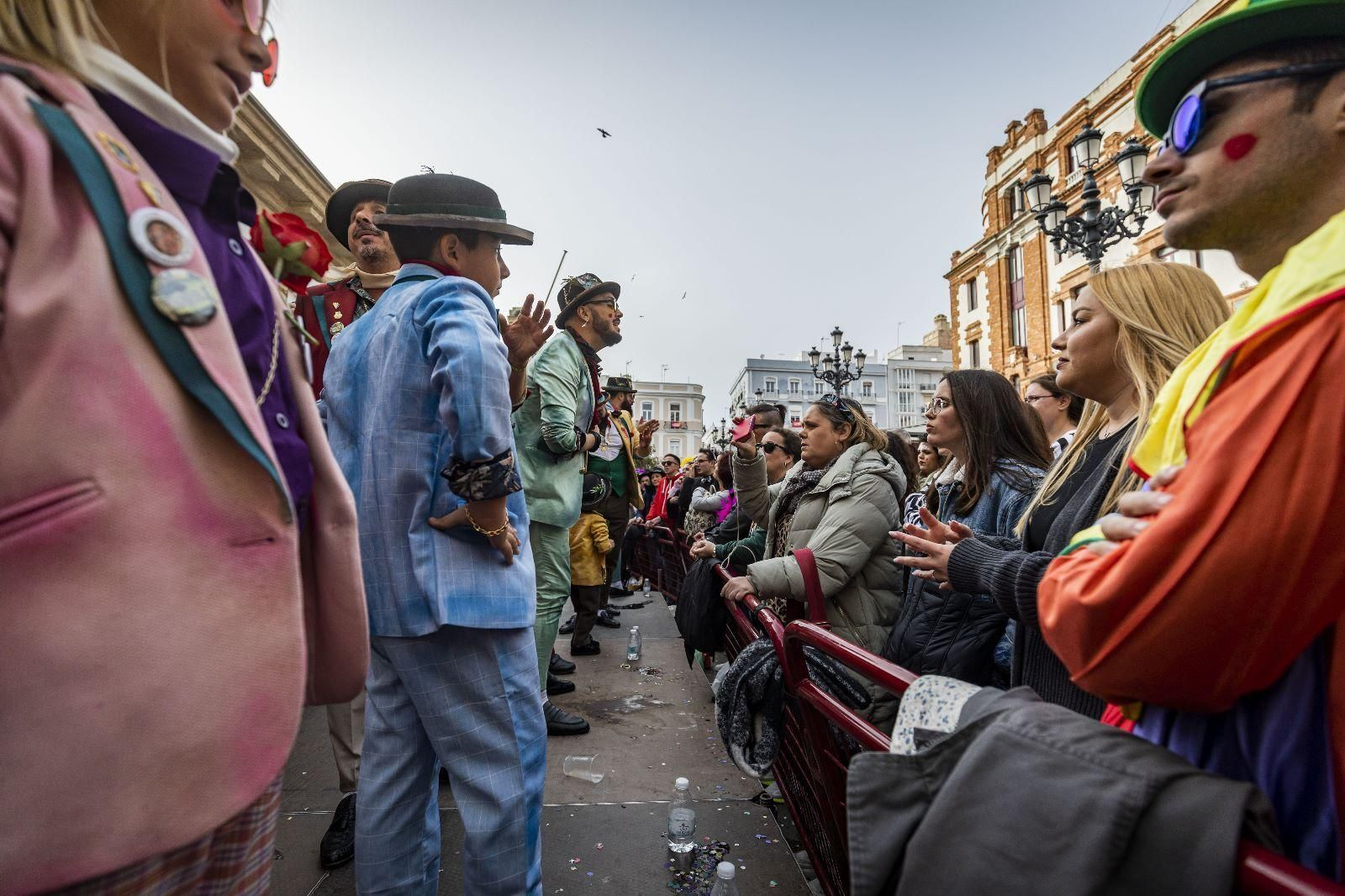 Carnaval de Cádiz 2023: Un sábado de batalla de coplas, en imágenes