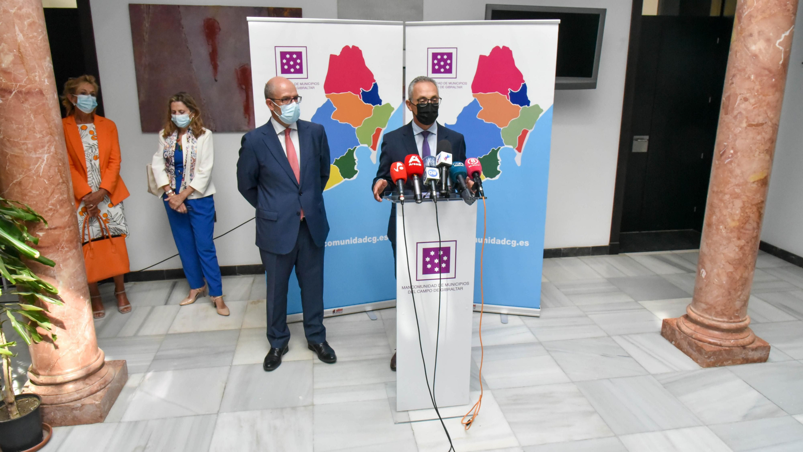 Las fotos de la entrega de la medalla de la Mancomunidad