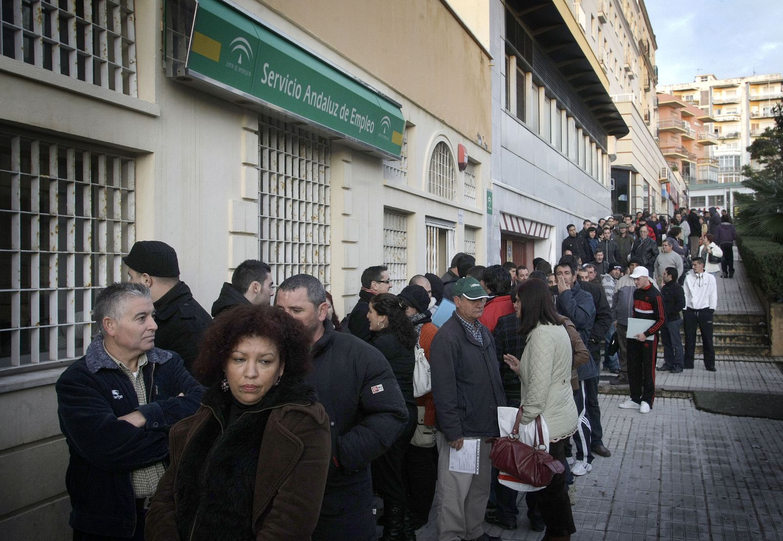 Cola en una oficina del paro en 2010, en plena crisis