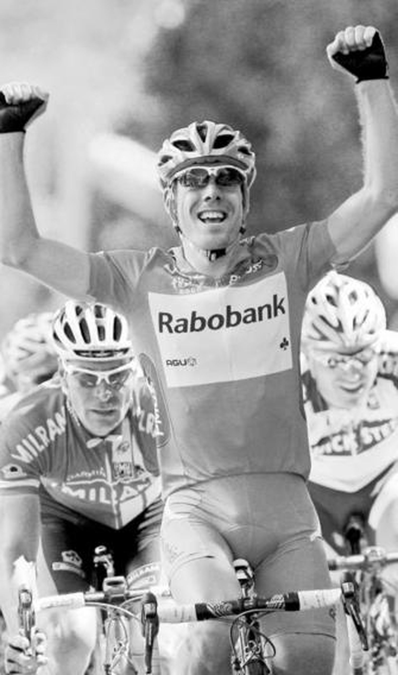 Óscar Freire celebra su victoria de etapa al sprint.