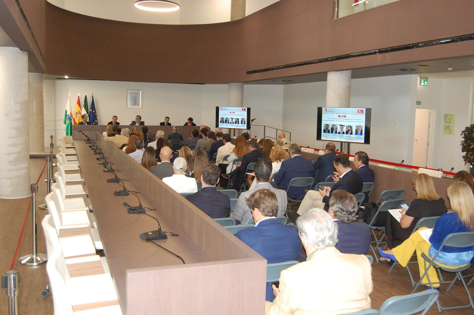 La jornada se ha celebrado en el Salón de Plenos del Ayuntamiento de Estepona. La jornada se ha celebrado en el Salón de Plenos del Ayuntamiento de Estepona.
