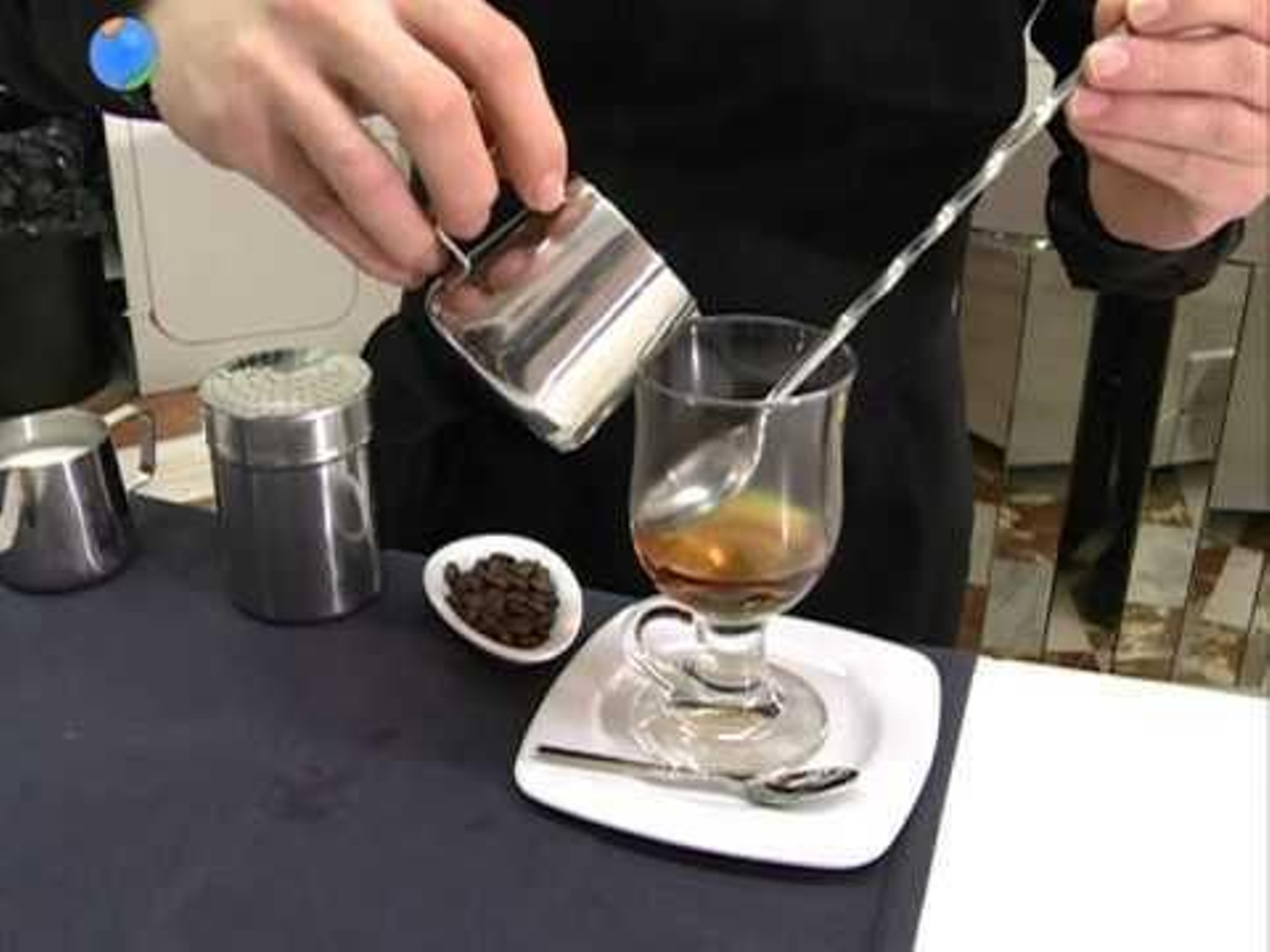Preparación del goloso café irlandés.