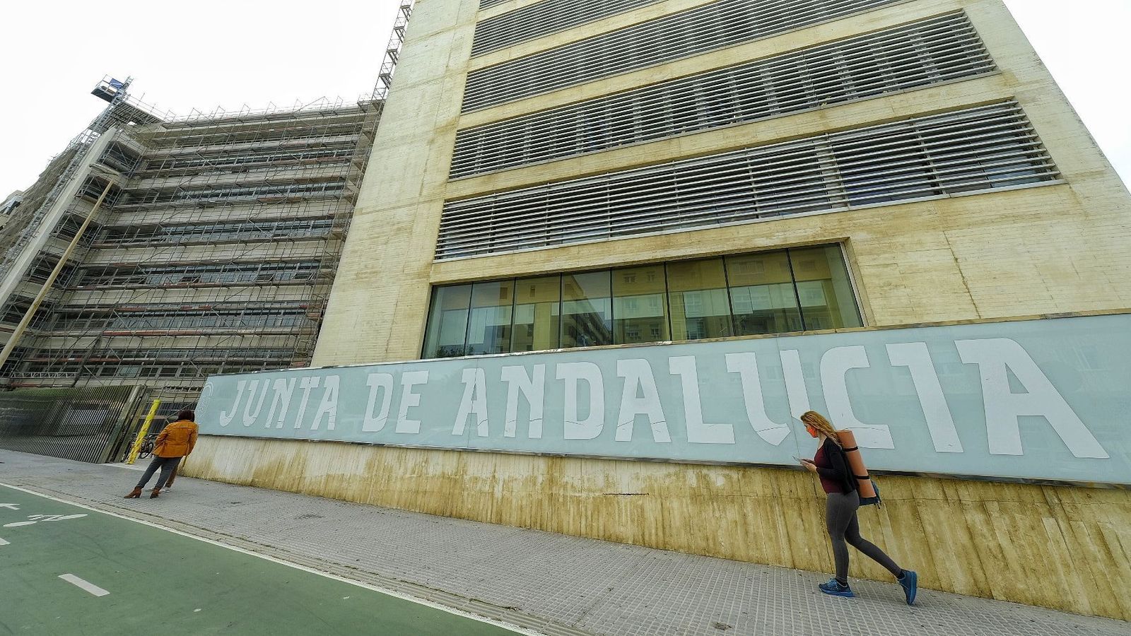 La Delegación de Igualdad, Políticas Sociales y Conciliación de la Junta en la plaza Asdrúbal de Cádiz.