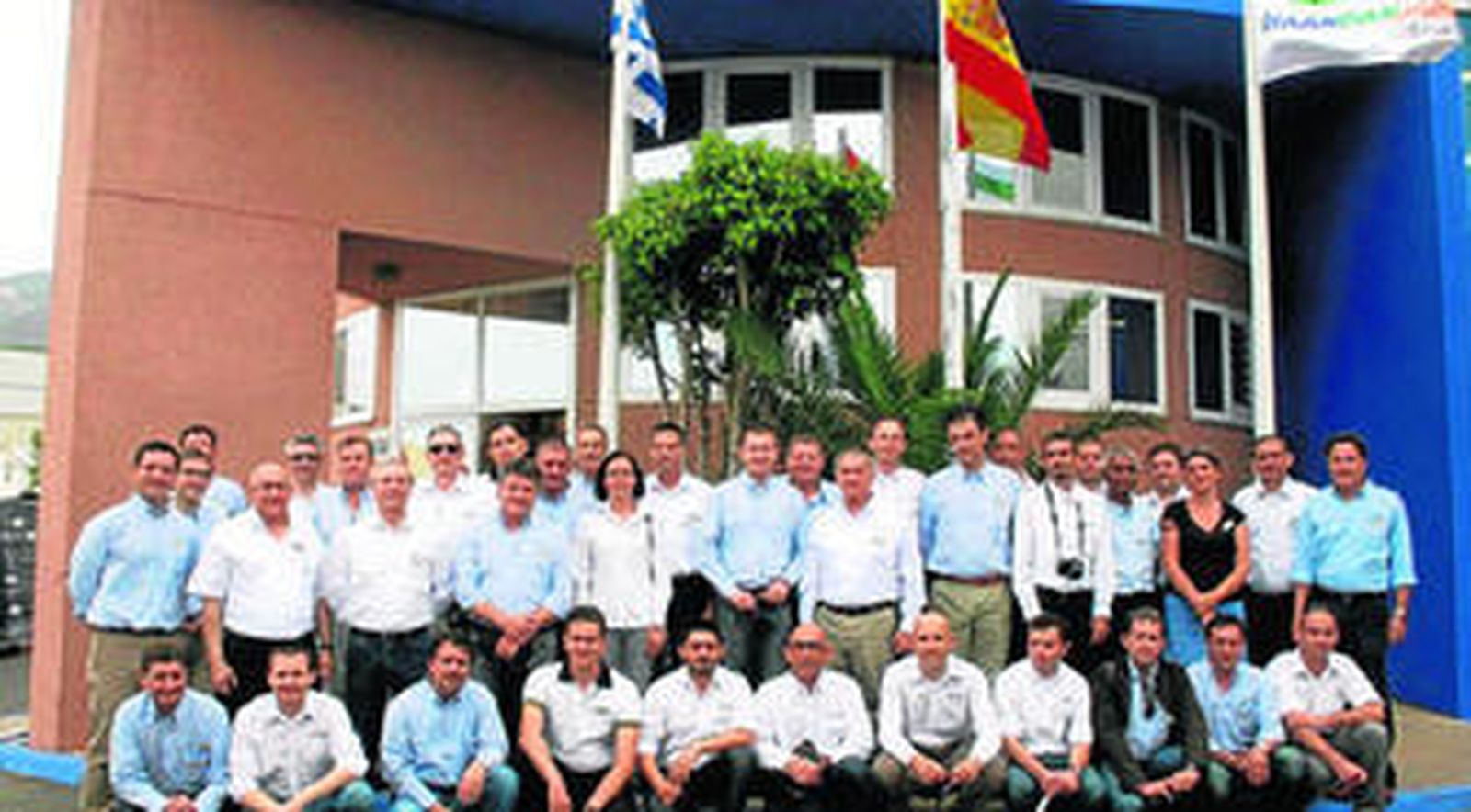 Directivos de las filiales europeas de NaanDanJain, junto a los directivos de NaanDanJain Ibérica, en la visita a la planta de la firma en El Ejido.
