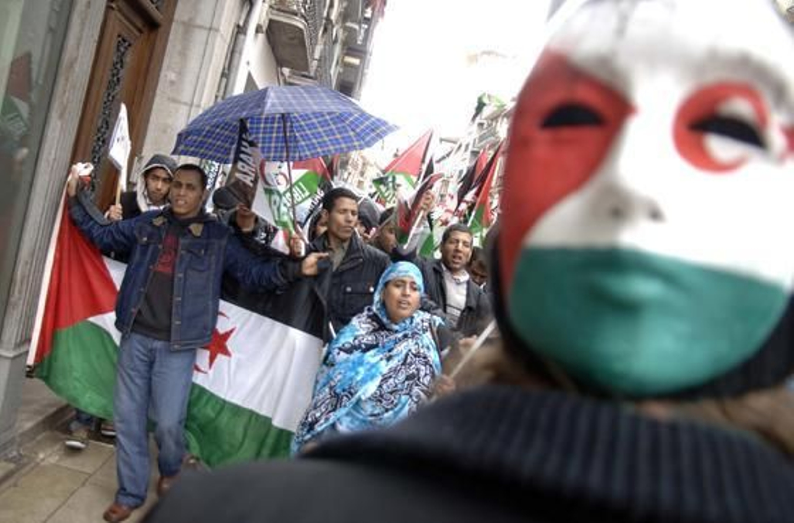 Consignas y máscaras por el Sahara libre

Foto: Patri Díez