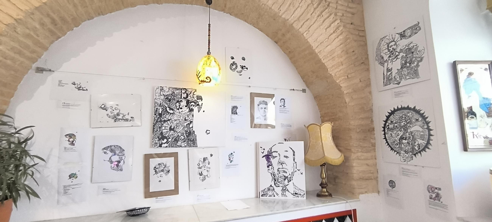 Algunas de las obras que se pueden observar en la exposición.