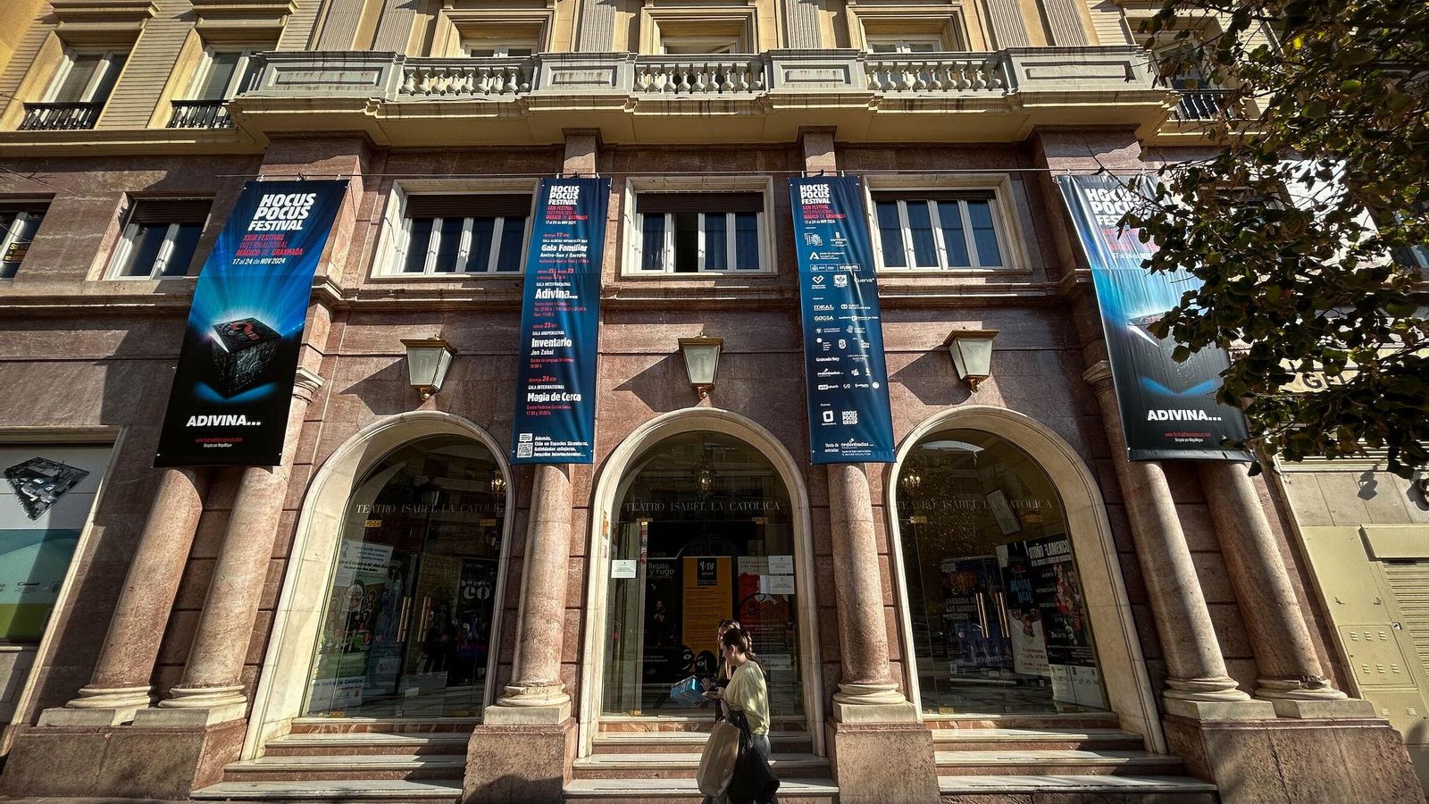 Fachada actual del Teatro Isabel la Católica