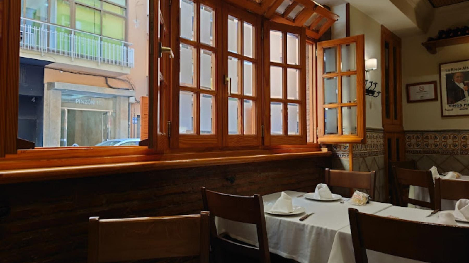 El interior del Mesón Ibérico.