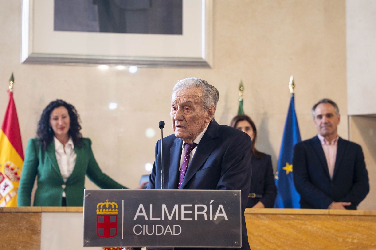 La galería del Escudo de Oro de la Ciudad de Almería a Juan Rigaud