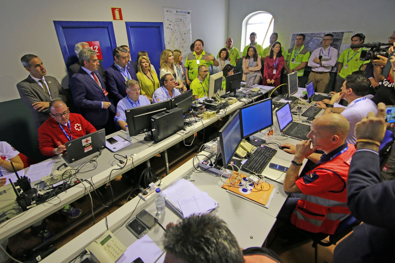 Visita de autoridades al Puesto de Mando Avanzado del Mundial de Motociclismo