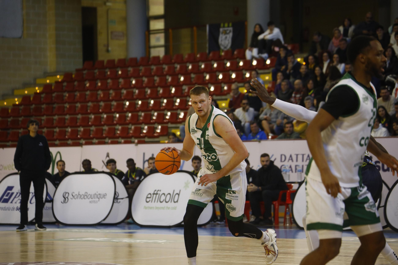 Las mejores fotos del ambiente en Vista Alegre para el Coto Córdoba - UDEA Algeciras
