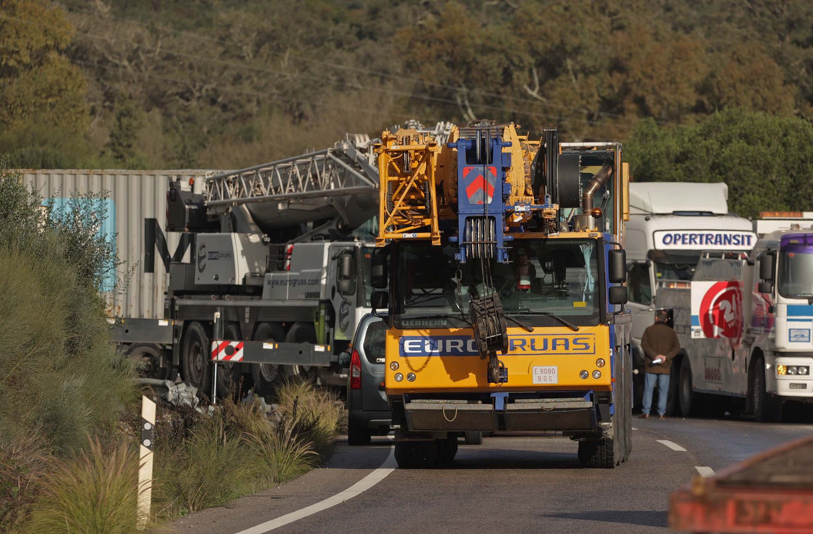 Fotos del camión accidentado en la A 381