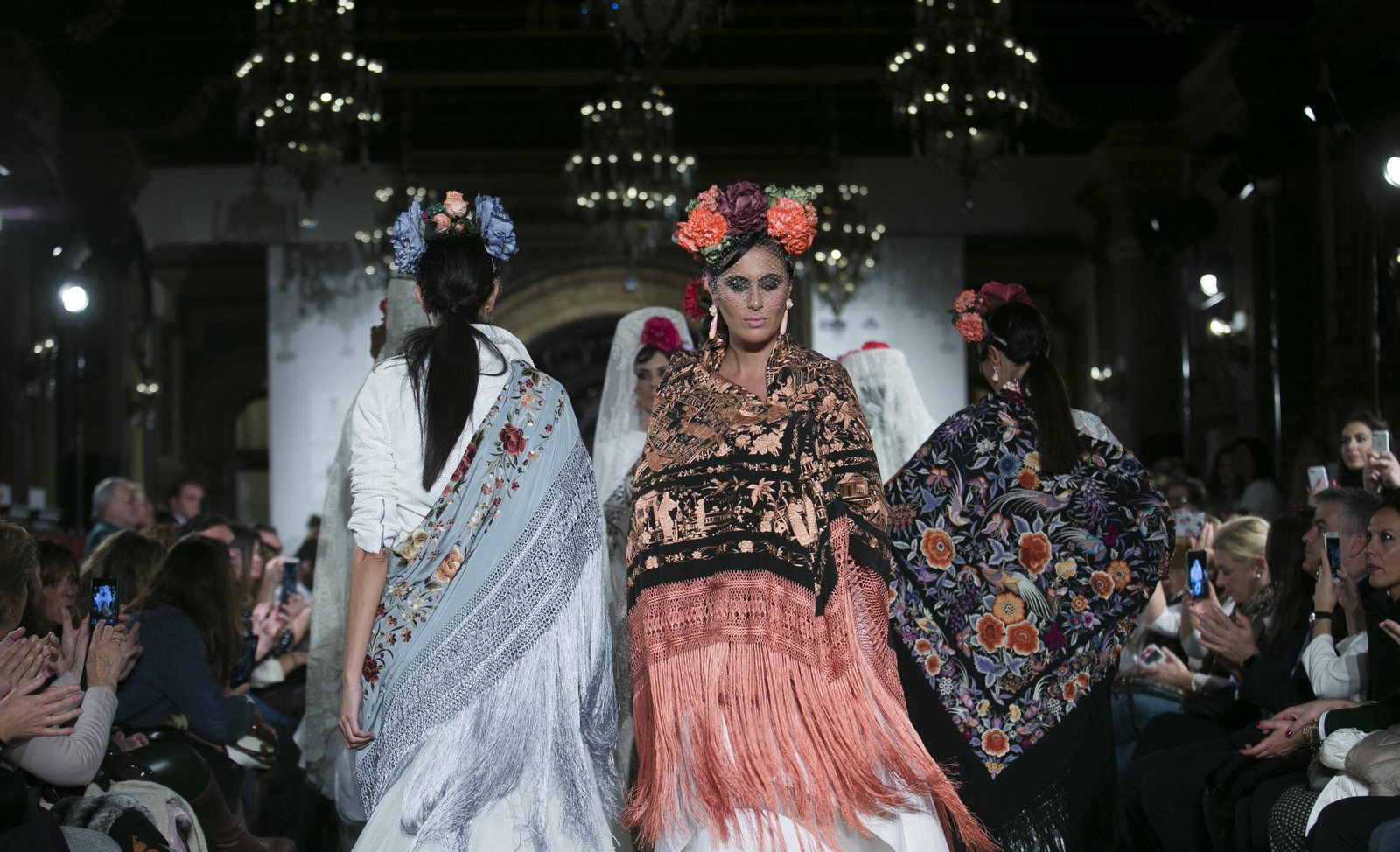 Las imágenes del 'backstage' y el desfile de Foronda y Roberto Diz