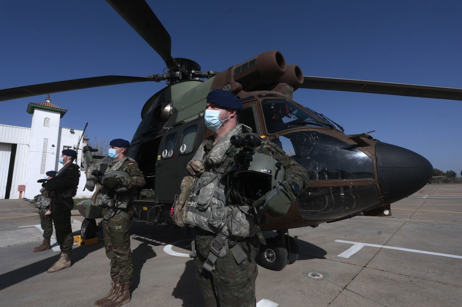 La visita de Margarita Robles a la Base del Copero en imágenes