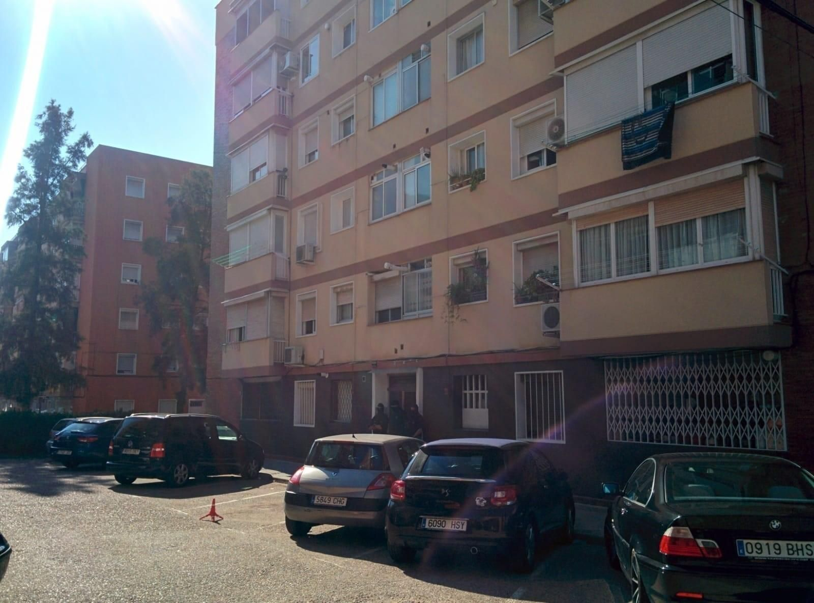 El ataque con un machete en la comisaría de Cornellà, en imágenes
