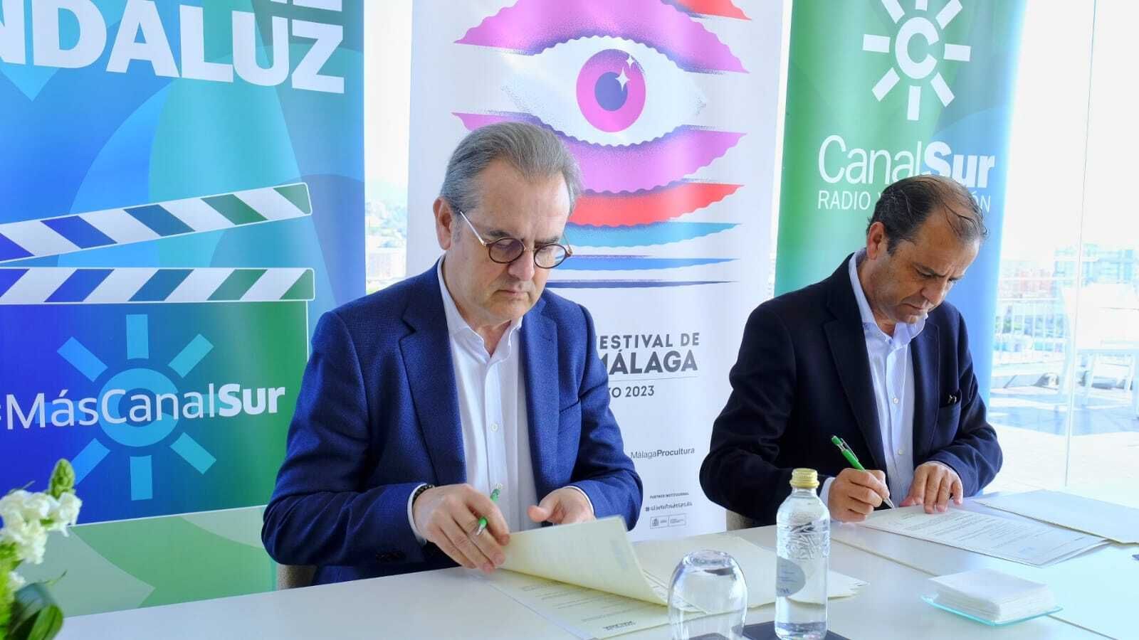 Firma del acuerdo entre Canal Sur y el Festival de Málaga.